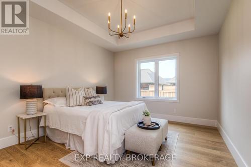 19 Carriage Crossing, Mapleton, ON - Indoor Photo Showing Bedroom