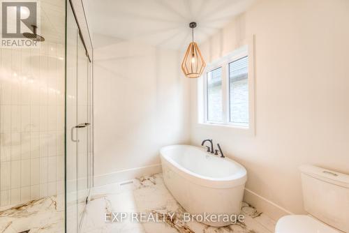 19 Carriage Crossing, Mapleton, ON - Indoor Photo Showing Bathroom