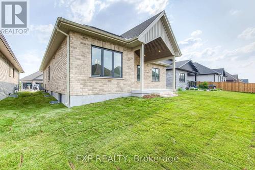 19 Carriage Crossing, Mapleton, ON - Outdoor