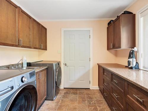 2261 Dogwood Lane, Central Saanich, BC - Indoor Photo Showing Laundry Room