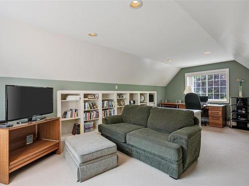 2261 Dogwood Lane, Central Saanich, BC - Indoor Photo Showing Living Room