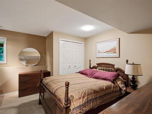 2261 Dogwood Lane, Central Saanich, BC - Indoor Photo Showing Bedroom