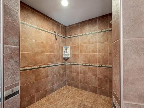 2261 Dogwood Lane, Central Saanich, BC - Indoor Photo Showing Bathroom