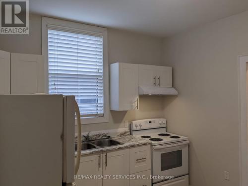 5042 Ontario Avenue, Niagara Falls, ON - Indoor Photo Showing Kitchen With Double Sink