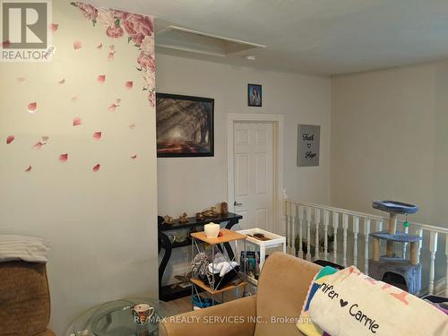 5042 Ontario Ave, Niagara Falls, ON - Indoor Photo Showing Other Room