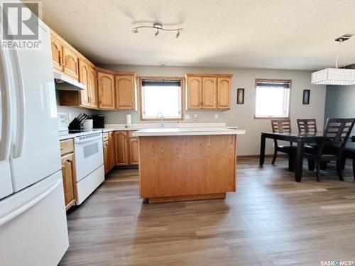 518 Colonel Otter Drive, Swift Current, SK - Indoor Photo Showing Kitchen