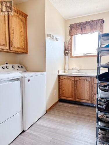 518 Colonel Otter Drive, Swift Current, SK - Indoor Photo Showing Laundry Room