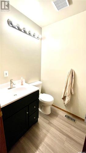 518 Colonel Otter Drive, Swift Current, SK - Indoor Photo Showing Bathroom