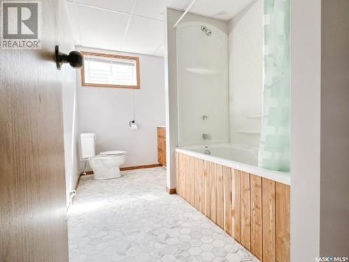 518 Colonel Otter Drive, Swift Current, SK - Indoor Photo Showing Bathroom