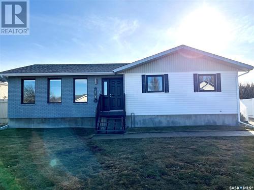 518 Colonel Otter Drive, Swift Current, SK - Outdoor