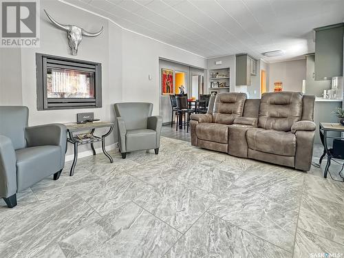 215 Earl Street, Balcarres, SK - Indoor Photo Showing Living Room