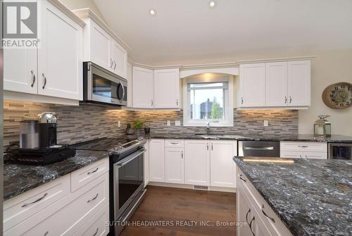 61 Iron Wood Dr E, Meaford, ON - Indoor Photo Showing Kitchen With Double Sink With Upgraded Kitchen