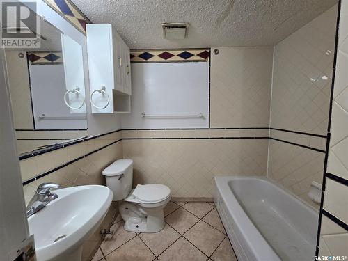 A & B 9012 Panton Avenue, North Battleford, SK - Indoor Photo Showing Bathroom