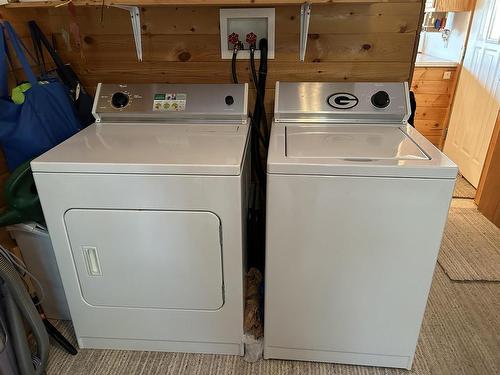 1 Selby Island, Sioux Lookout, ON - Indoor Photo Showing Laundry Room