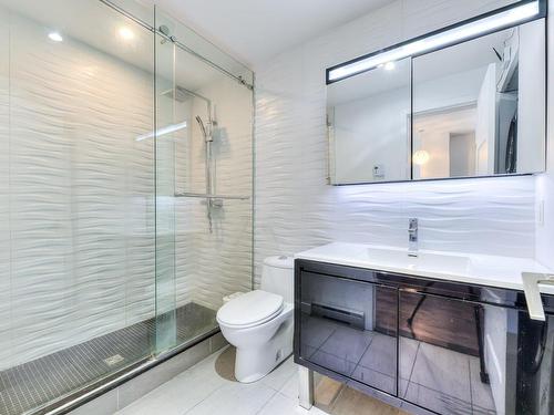 Salle de bains - 702-635 Rue St-Maurice, Montréal (Ville-Marie), QC - Indoor Photo Showing Bathroom