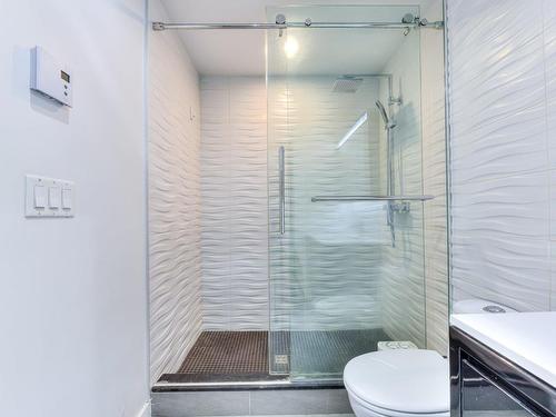 Bathroom - 702-635 Rue St-Maurice, Montréal (Ville-Marie), QC - Indoor Photo Showing Bathroom