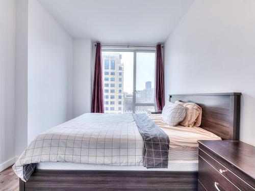 Chambre Ã Â coucher - 702-635 Rue St-Maurice, Montréal (Ville-Marie), QC - Indoor Photo Showing Bedroom