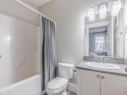6401 Thyme Pl, Nanaimo, BC - Indoor Photo Showing Bathroom