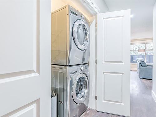 6401 Thyme Pl, Nanaimo, BC - Indoor Photo Showing Laundry Room