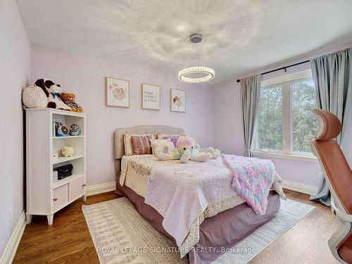 122 Kenpark Ave, Brampton, ON - Indoor Photo Showing Bedroom