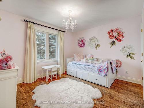 122 Kenpark Ave, Brampton, ON - Indoor Photo Showing Bedroom
