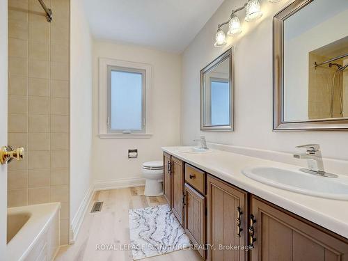122 Kenpark Ave, Brampton, ON - Indoor Photo Showing Bathroom