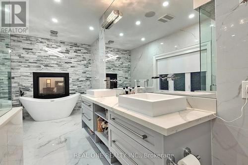 646 Annland St, Pickering, ON - Indoor Photo Showing Bathroom