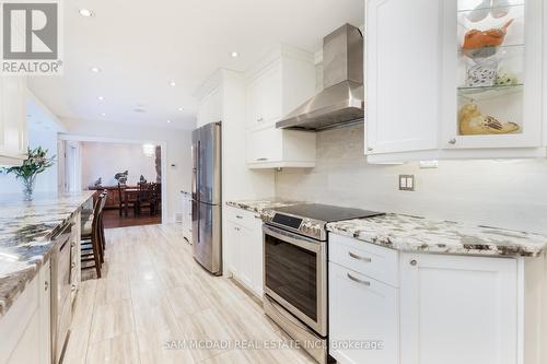 1269 Stavebank Road, Mississauga, ON - Indoor Photo Showing Kitchen With Upgraded Kitchen