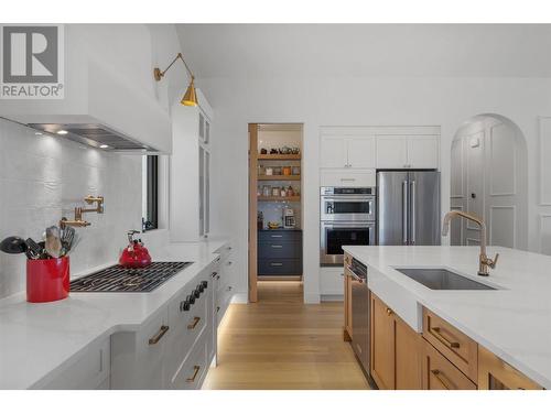 1610 Antler Court, Kelowna, BC - Indoor Photo Showing Kitchen With Upgraded Kitchen