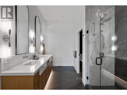 1610 Antler Court, Kelowna, BC - Indoor Photo Showing Bathroom