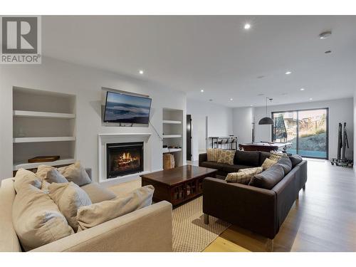 1610 Antler Court, Kelowna, BC - Indoor Photo Showing Living Room With Fireplace