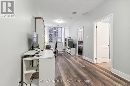 #708 -393 King St W, Toronto, ON - Indoor Photo Showing Other Room