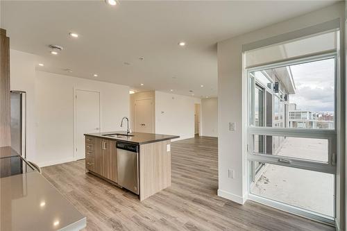 479 Charlton Avenue E|Unit #604, Hamilton, ON - Indoor Photo Showing Kitchen With Upgraded Kitchen