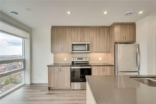 479 Charlton Avenue E|Unit #604, Hamilton, ON - Indoor Photo Showing Kitchen