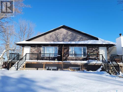 A & B 628 Saskatchewan Avenue, Kerrobert, SK - Outdoor With Deck Patio Veranda