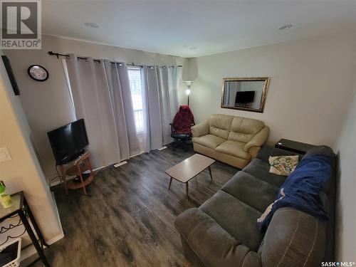 A & B 628 Saskatchewan Avenue, Kerrobert, SK - Indoor Photo Showing Living Room