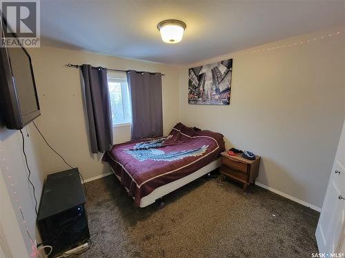 A & B 628 Saskatchewan Avenue, Kerrobert, SK - Indoor Photo Showing Bedroom
