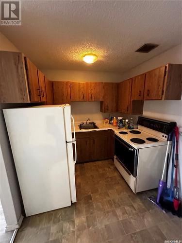 214 15 Barr Street, Regina, SK - Indoor Photo Showing Kitchen With Double Sink