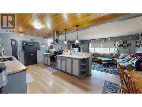 4737 Sussnee Road, 108 Mile Ranch, BC - Indoor Photo Showing Kitchen