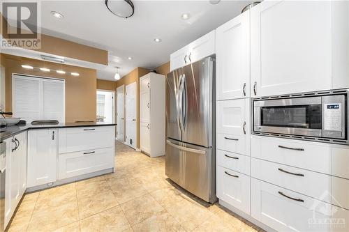 1886 Sharel Drive, Ottawa, ON - Indoor Photo Showing Kitchen With Upgraded Kitchen