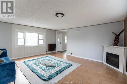 121 First Street, Wallaceburg, ON - Indoor Photo Showing Living Room With Fireplace