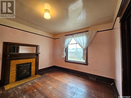 191 30Th Street, Battleford, SK - Indoor With Fireplace