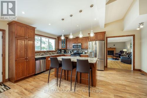 825 Southview Dr, Otonabee-South Monaghan, ON - Indoor Photo Showing Kitchen With Upgraded Kitchen