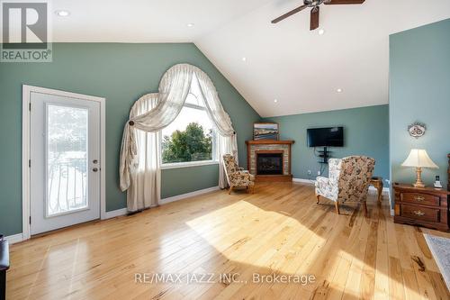825 Southview Dr, Otonabee-South Monaghan, ON - Indoor With Fireplace