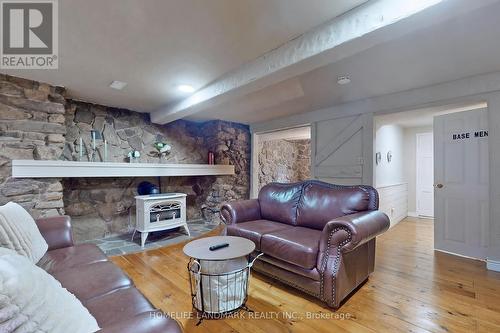 17 Partition Street, Niagara-On-The-Lake, ON - Indoor Photo Showing Living Room With Fireplace