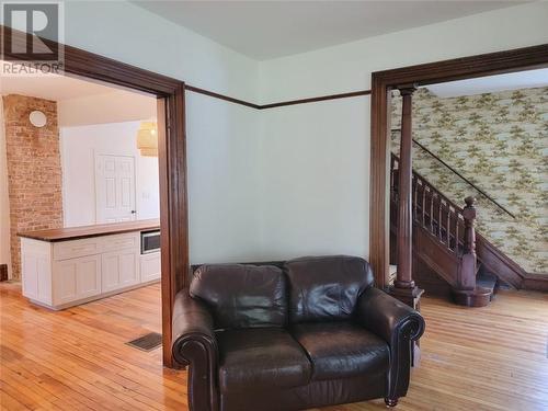 4 Gore St, Gore Bay, ON - Indoor Photo Showing Living Room