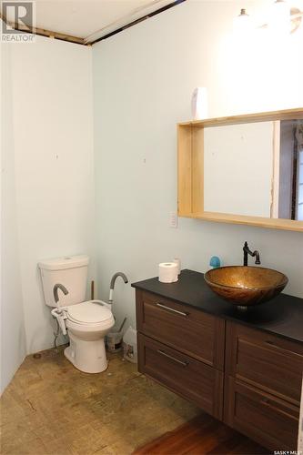 43 2Nd Street, Tompkins, SK - Indoor Photo Showing Bathroom