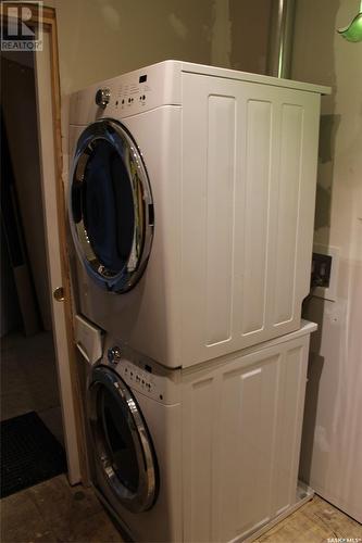 43 2Nd Street, Tompkins, SK - Indoor Photo Showing Laundry Room