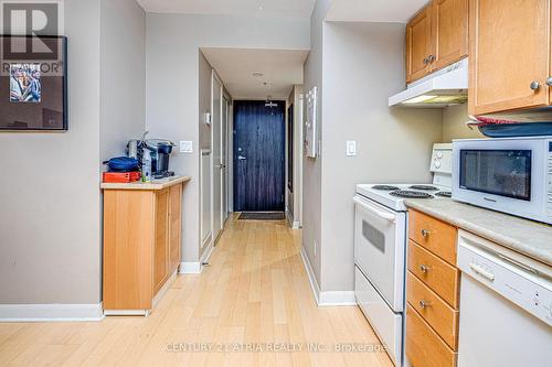 809 - 210 Victoria Street, Toronto, ON - Indoor Photo Showing Kitchen