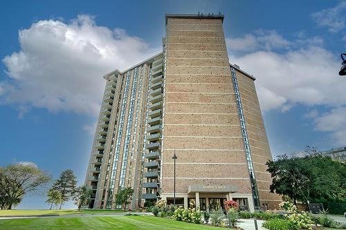 5250 Lakeshore Road|Unit #1907, Burlington, ON - Outdoor With Balcony With Facade